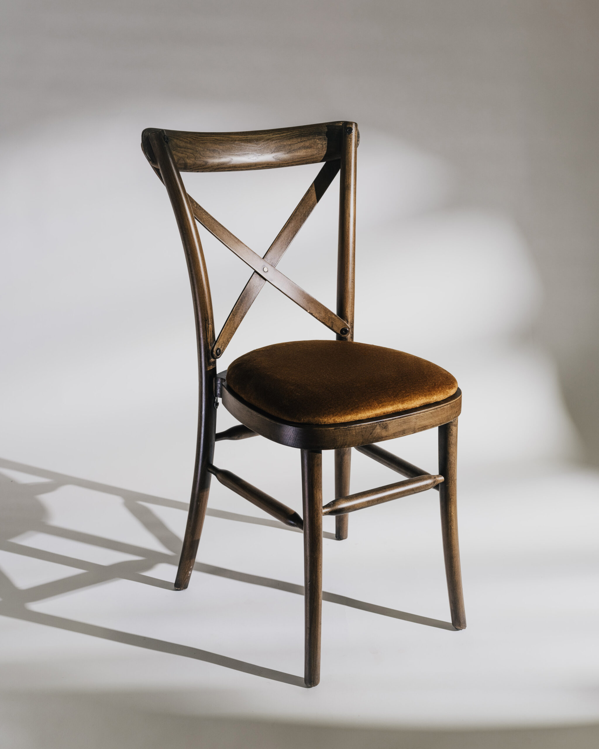 Sedia Crossback Antique con cuscino oro