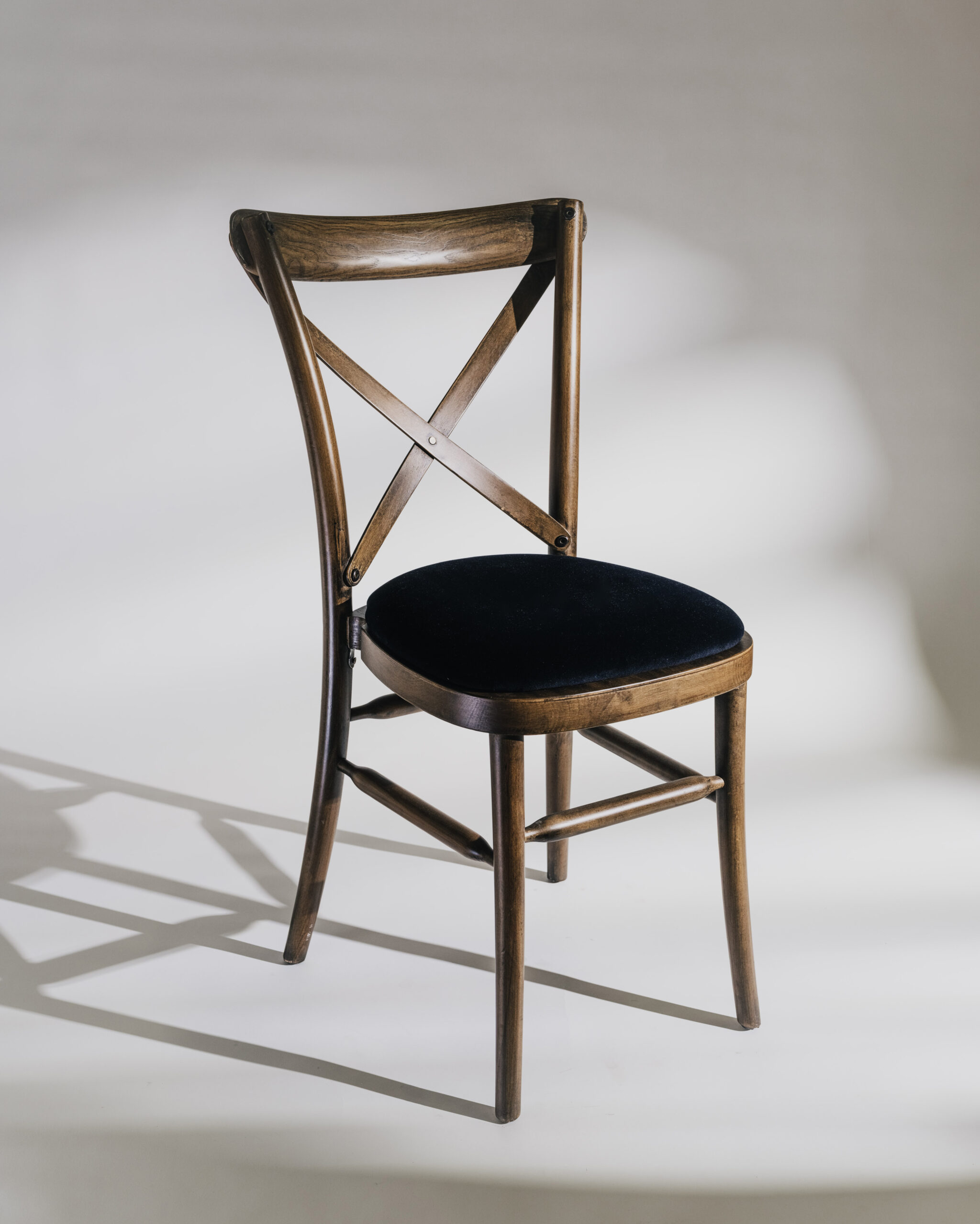 Sedia Crossback Antique con cuscino nero