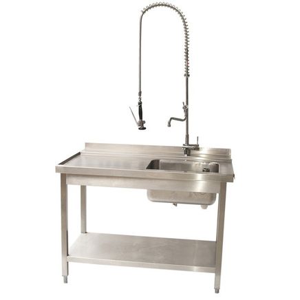 Lavello in acciaio inox con rubinetto a doccia